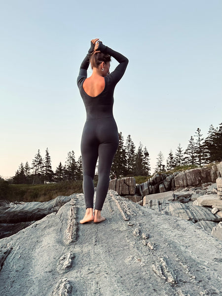 long sleeved yoga suit in charcoal